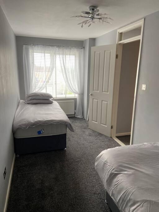 Garland Way 2 Bed House Sheffield Free Parking 5 Min From M1 Villa Mosborough Exterior photo